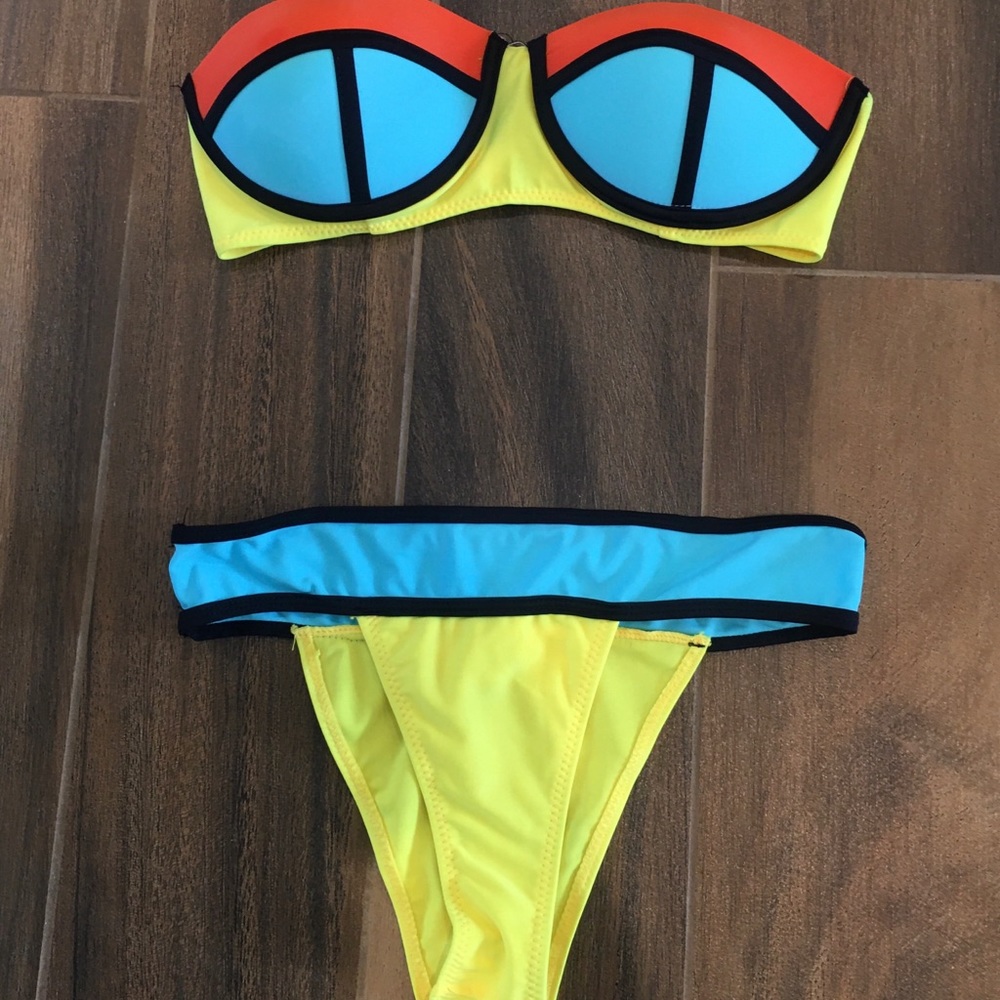 NWOT!✨Color Block Bikini - Picture 3 of 4